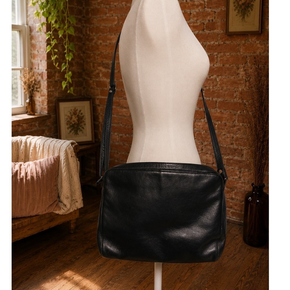 Derek Alexander Navy Leather Compartment Crossbody‎ Organizer Bag Purse Chic